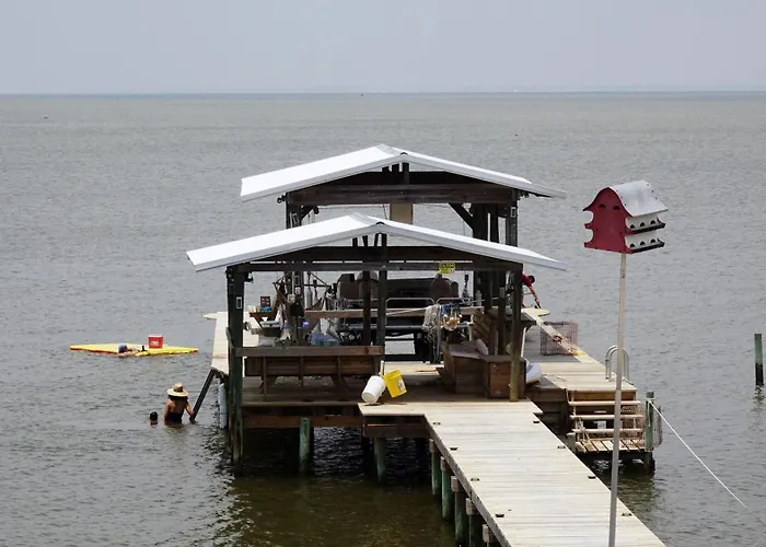 I Love Lucy Bay Front Studio