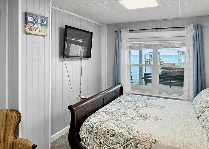 I Love Lucy Bay Front Studio